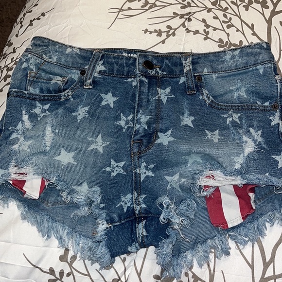 High rise jean shorts, American flag themed with showing pockets - Picture 3 of 4
